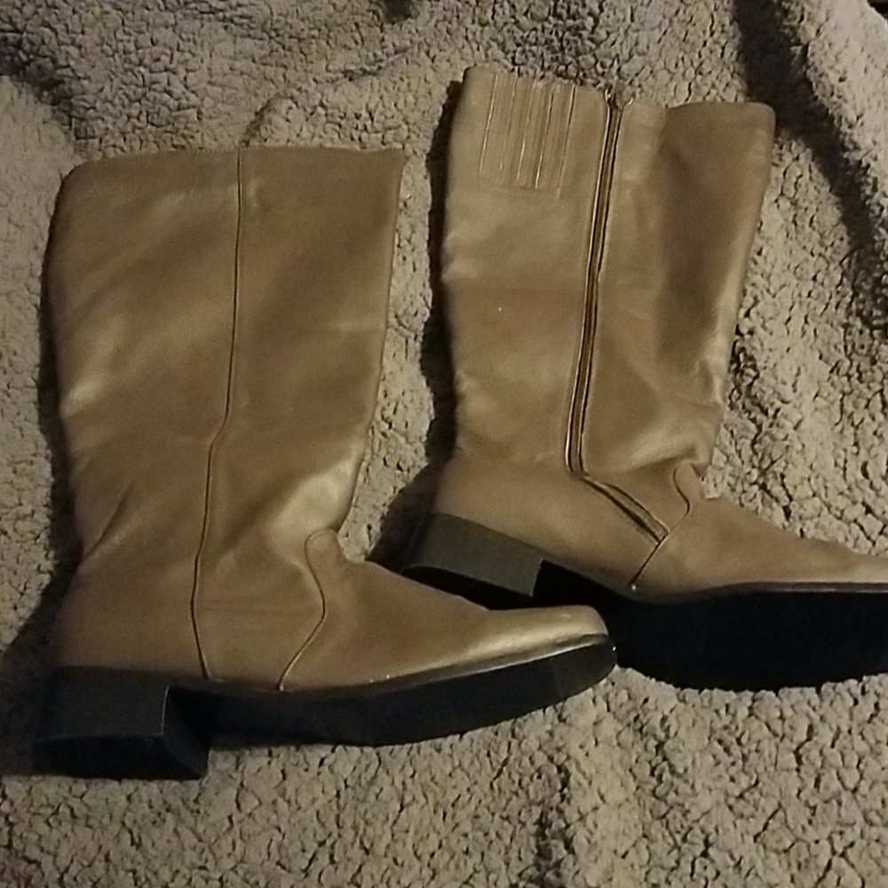 Calf high boots size 11w